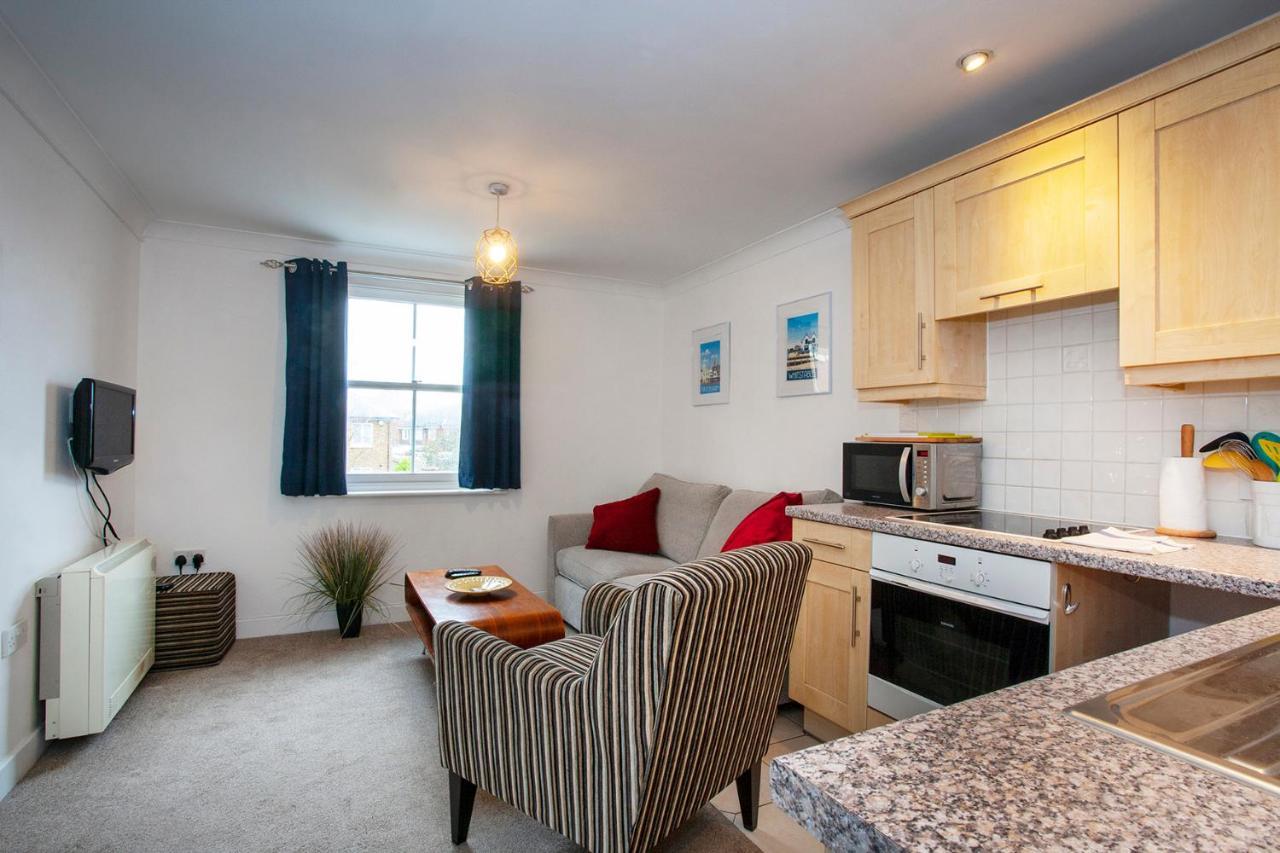 The Spires - Cosy Apartment Just Outside Of City Centre Canterbury Eksteriør bilde